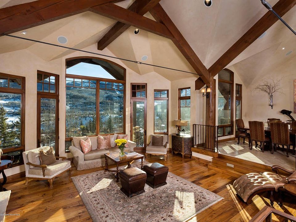 Great Room w/adjacent Dining room