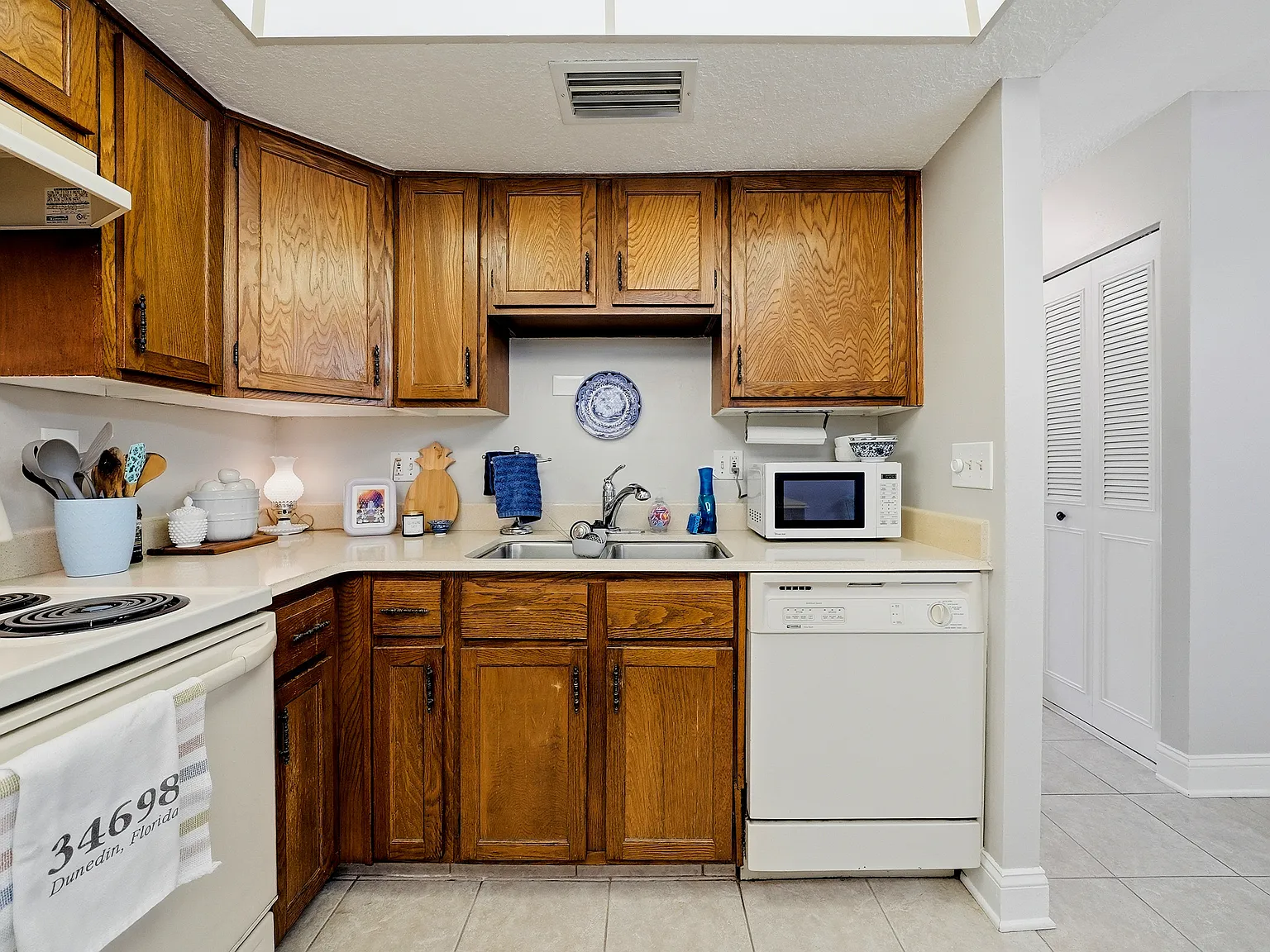 2 bed, 1.5 bath, 930 sqft, $2,150 — Photo 3