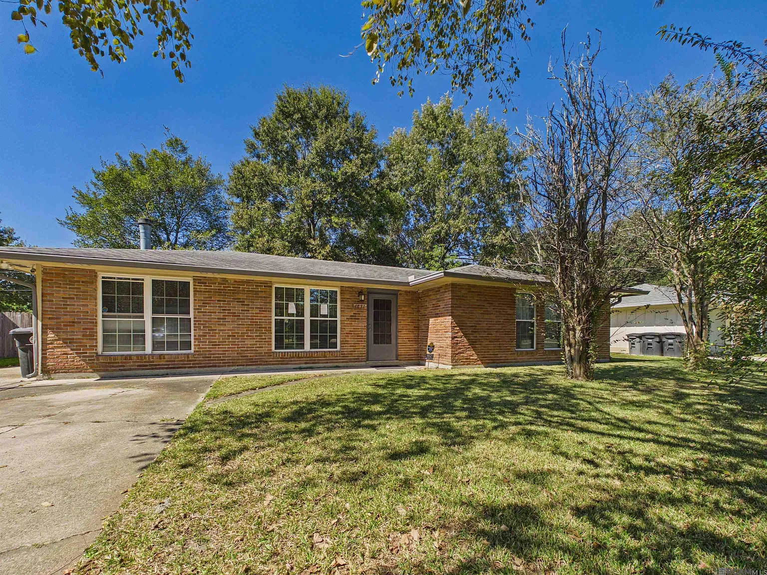 3 bed, 1305 sqft, $1,875 — Photo 1