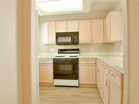 4th image of 3248 Cheltenham St #113