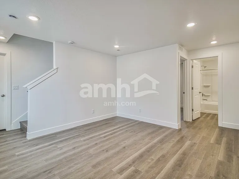 7691 S Castleton Ln — Photo 15