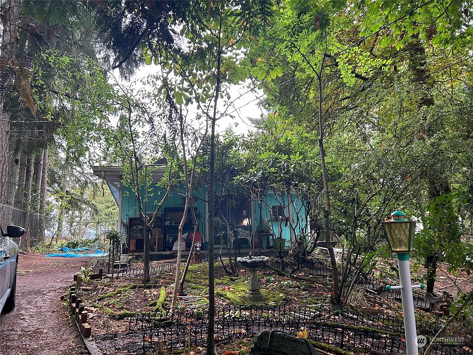1st image of 706 W Yew Boulevard NW