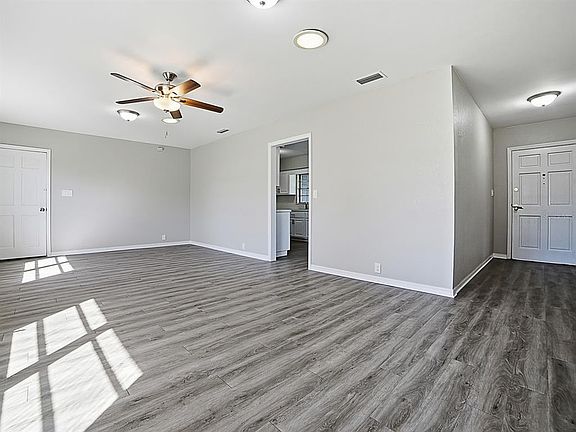 3rd image of 5 Oak St
