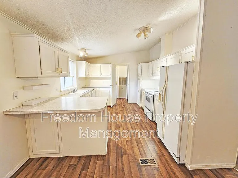 1441 W Betty Ave #1 — Photo 5