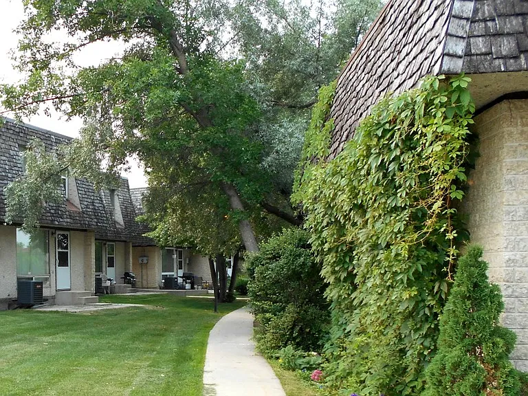 120 Baylor Ave — Photo 13