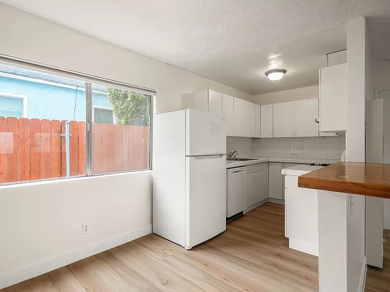 1315 Ocean Park Blvd #2 — Photo 3
