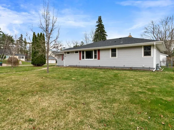 2800 Longview Dr, North Saint Paul, MN 55109