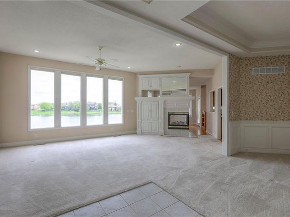 129 SE Chelsea Dr, Lees Summit, MO 64063