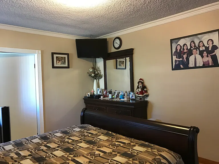 4638 Blackthorne Ave — Photo 31