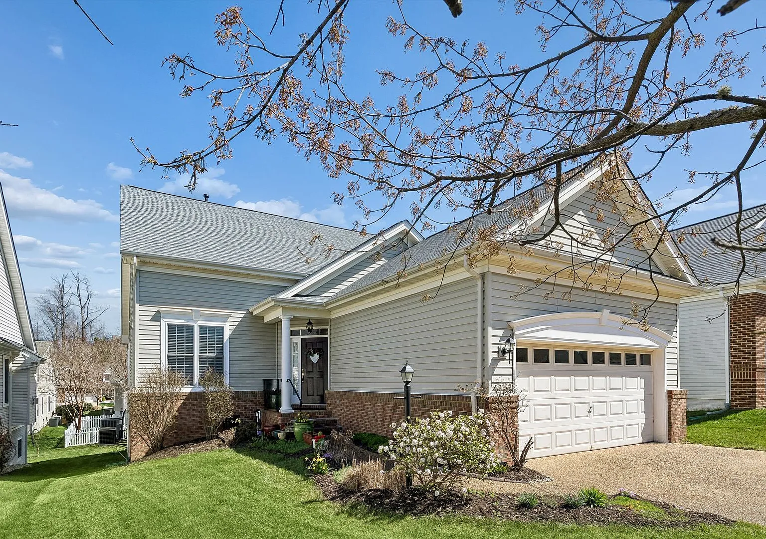 3 bed, 3.0 bath, 3264 sqft, $2,795 — Photo 2