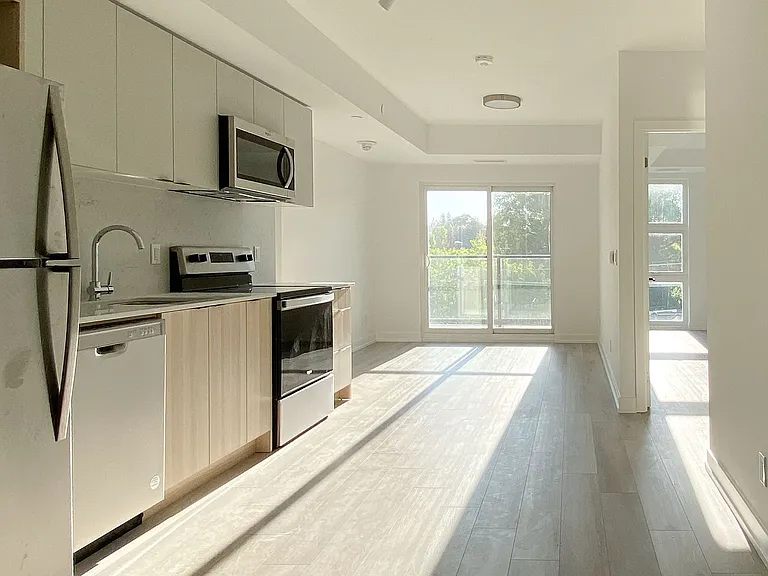2000 Bathurst St #505 — Photo 3