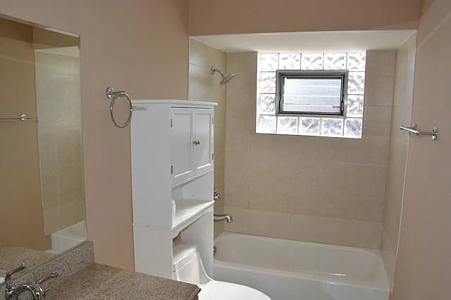5207 N Reserve Ave #2E — Photo 8