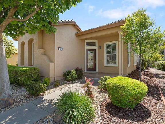 4th image of 160 Oakridge Way
