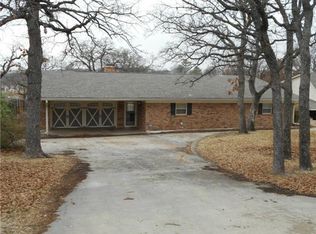 302 Haigood Rd, Bowie, TX 76230