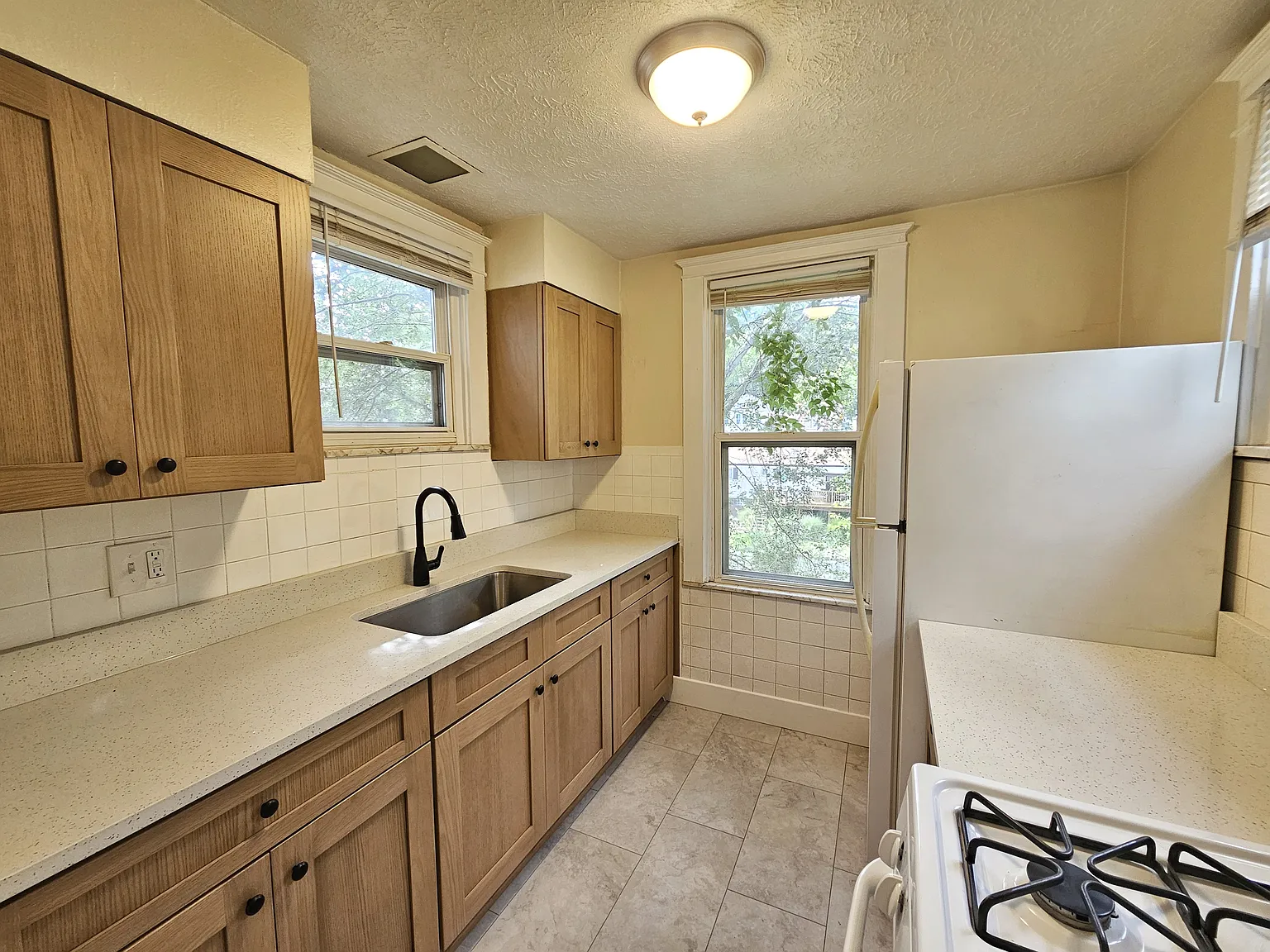2 bed, 1.5 bath, 1098 sqft, $1,425 — Photo 4