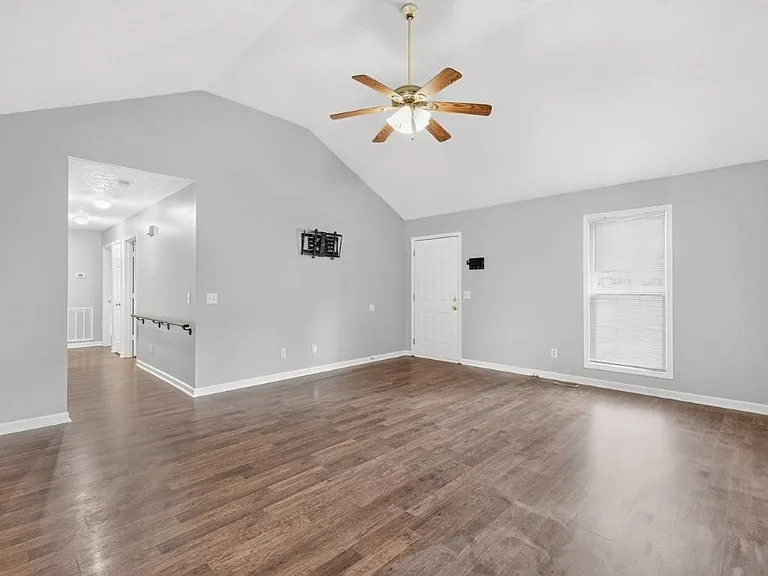 108 Roberts Dr — Photo 15