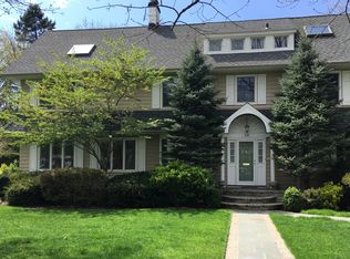 34 Whitehall Blvd, Garden City, NY 11530