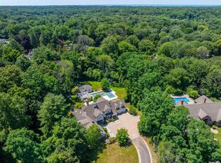 7 Van Wyck Ln, Huntington, NY 11743