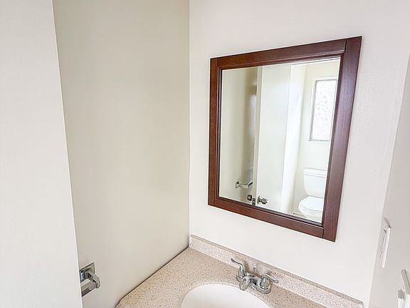 5th image of 15339 Weddington St APT 10
