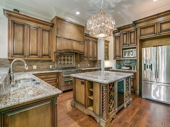 5th image of 7126 La Vista Dr