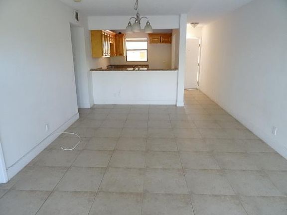 5th image of 1453 Lake Crystal Dr APT G