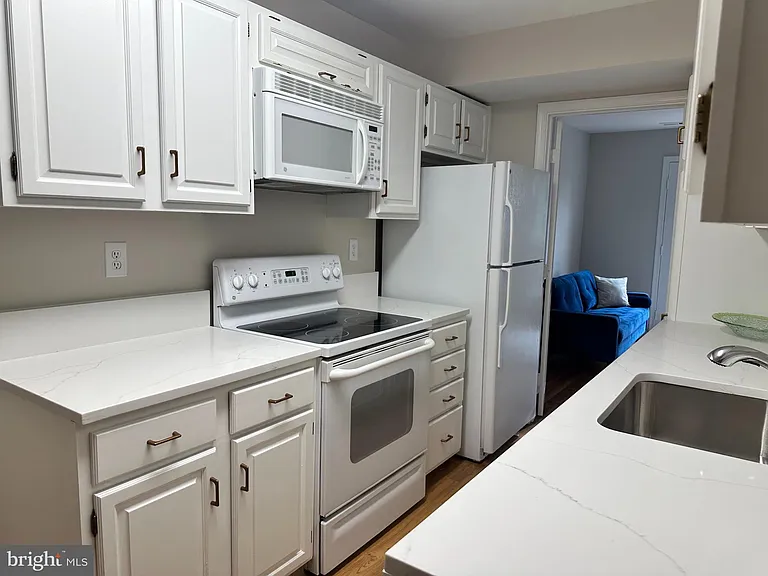 4847 Chevy Chase Dr #172 — Photo 7