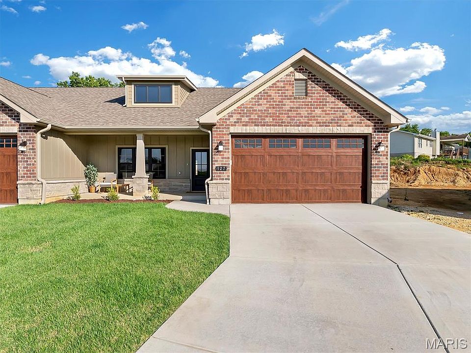 1st image of 127 Stone Ledge Dr