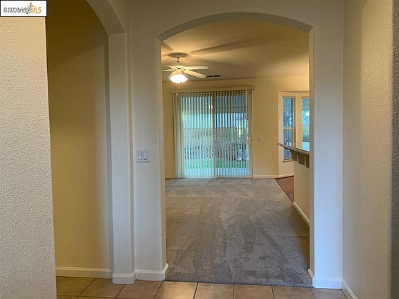 5th image of 919 Centennial Dr