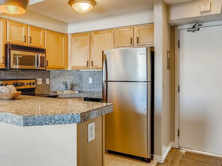 1833 N Williams St #406 — Photo 5