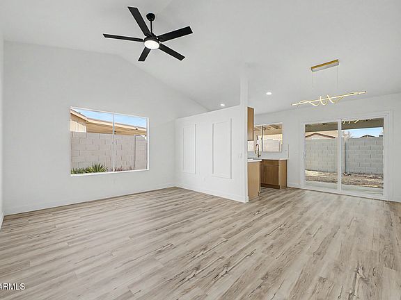 4th image of 3033 W TONOPAH Drive