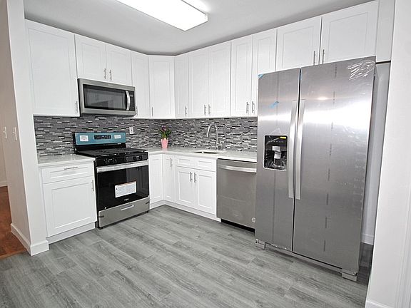 4th image of 190 Bay 41st St #2