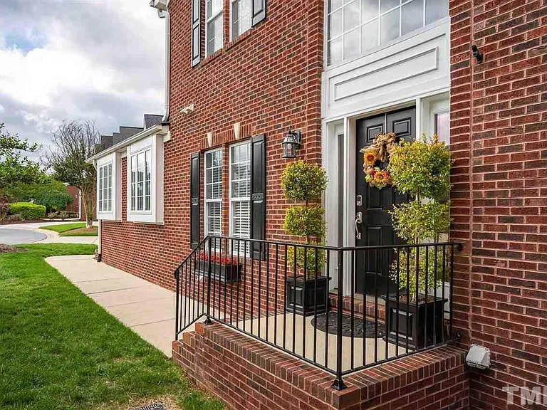 125 Grande Dr — Photo 2
