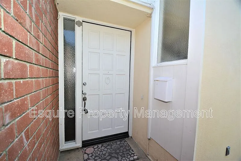 3 bed, 2.5 bath, 1663 sqft, $3,750 — Photo 2