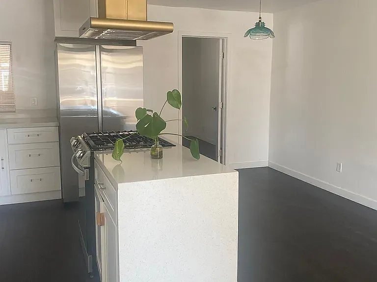 1061 Oaklawn Ave — Photo 5