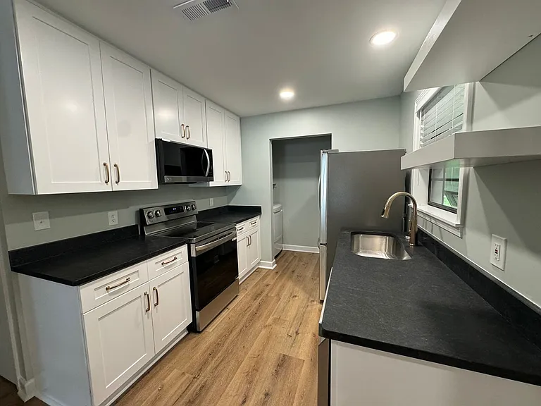 1896 Skyline Dr — Photo 6