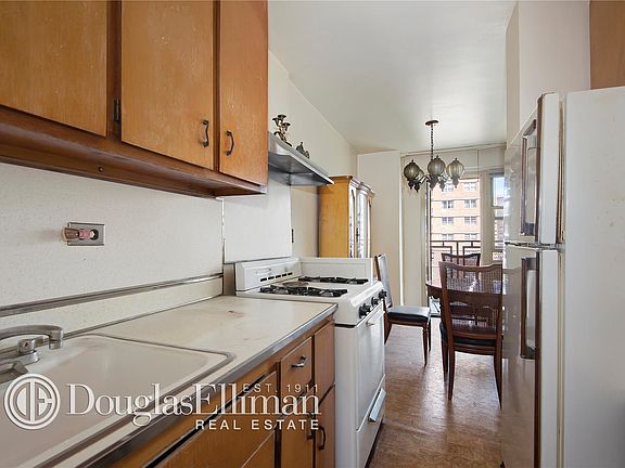 3rd image of 2940 W 5th St APT 17D