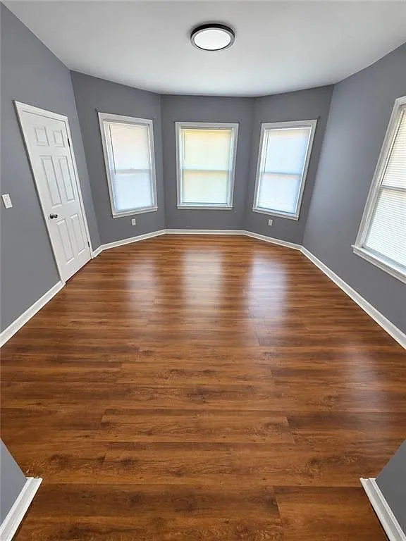 3 bed, 1.0 bath, 1100 sqft, $2,300 — Photo 4