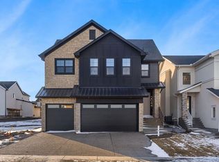 2044 E Waterbury Rd, Chestermere, AB T1X3A9