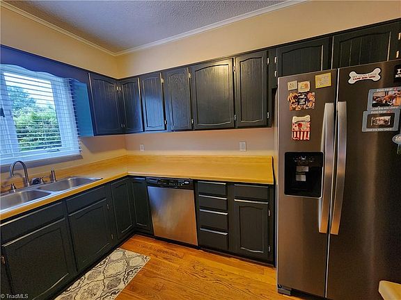 3rd image of 1407 Chestnut Dr Unit C