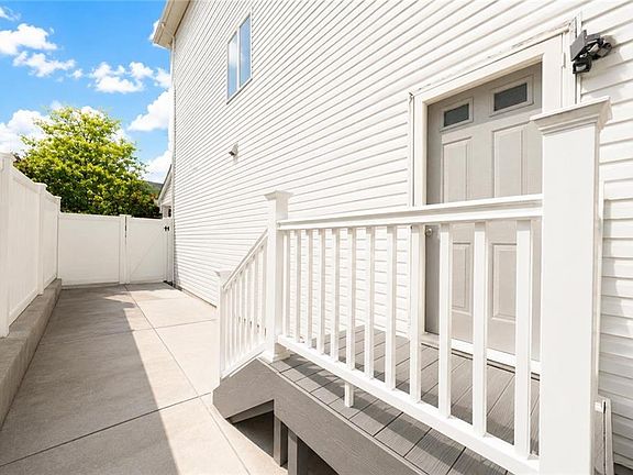 3rd image of 60 Guyon Ave