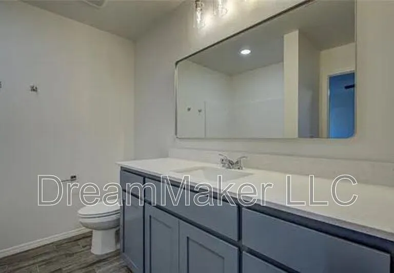 2405 S 28th Ter — Photo 19