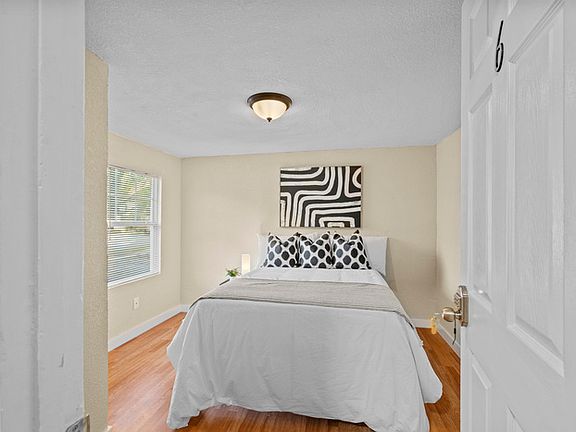 3rd image of 3201 E Osborne Ave