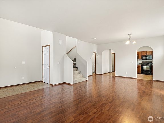 4th image of 1749 181st Street E
