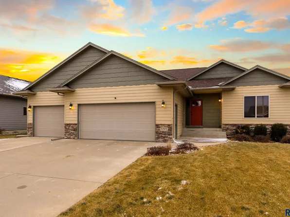 5301 S Chinook Ave, Sioux Falls, SD 57108