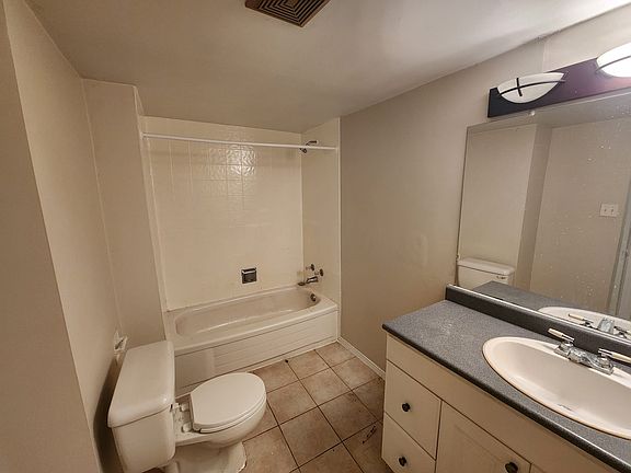 5th image of 88 Charlotte St #A