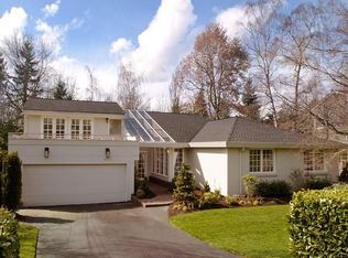 8223 Overlake Dr W, Medina, WA 98039