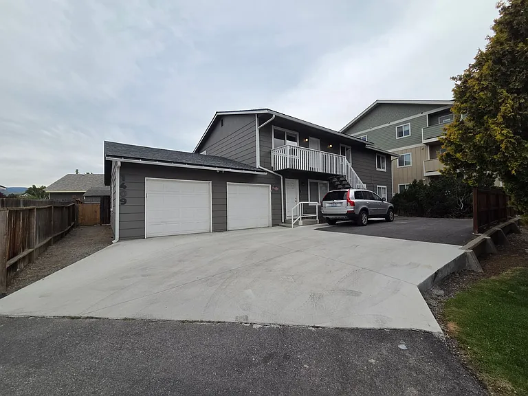 1409 Maple St — Photo 7
