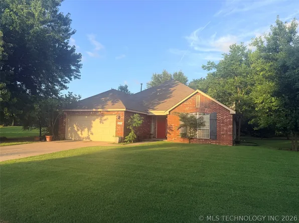1635 N Greenwood Pl, Tulsa, OK 74106