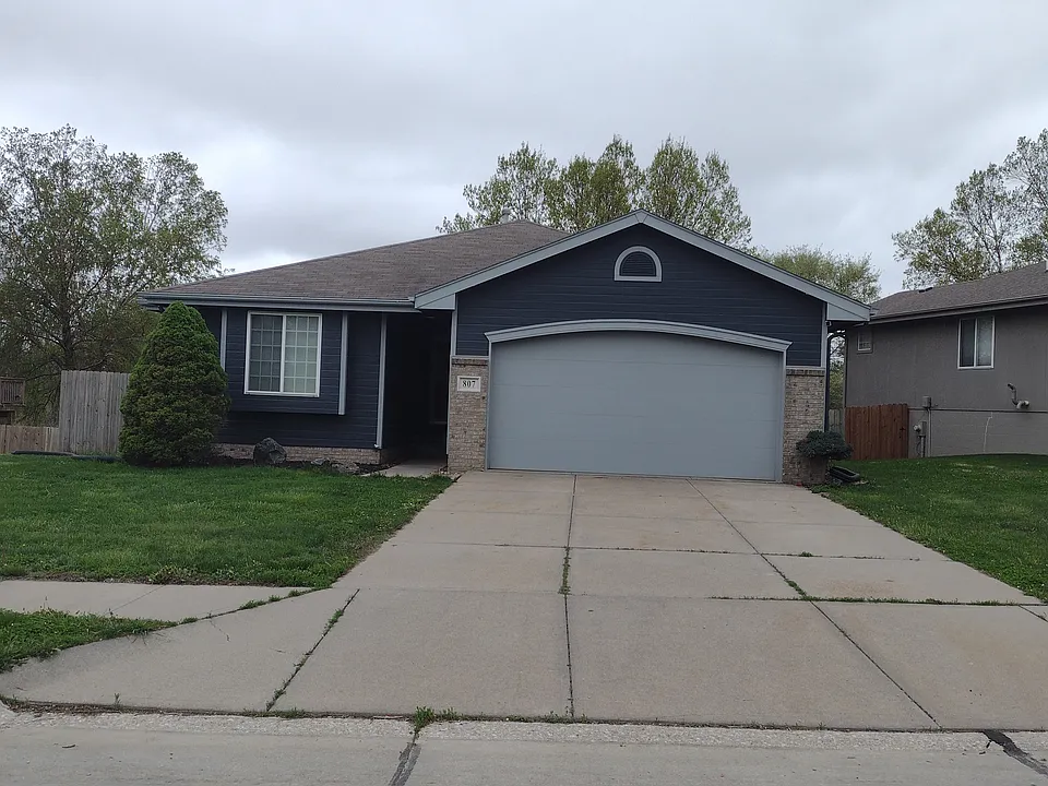 807 Cedar View Ln