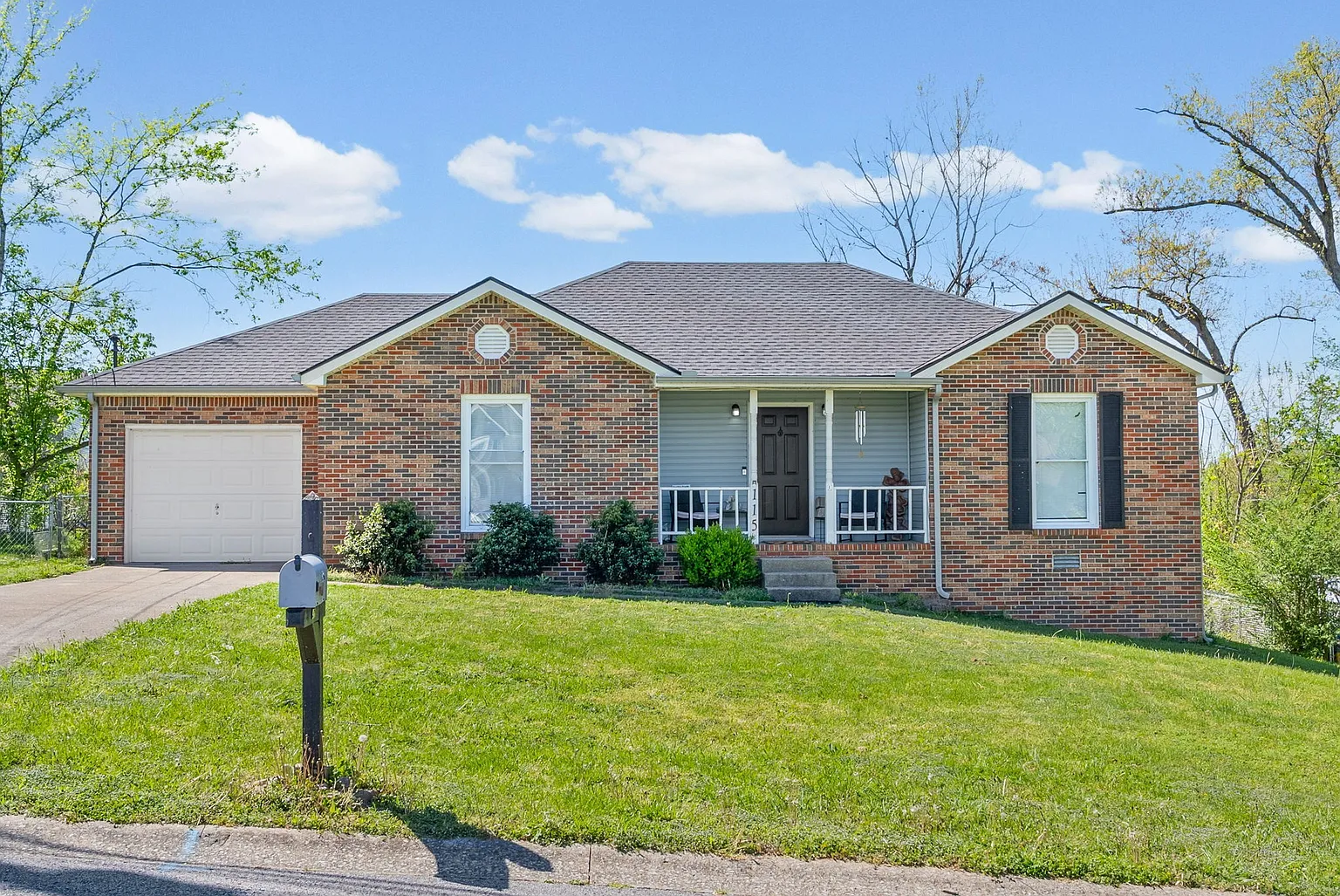 115 Whitehall Dr photo 1